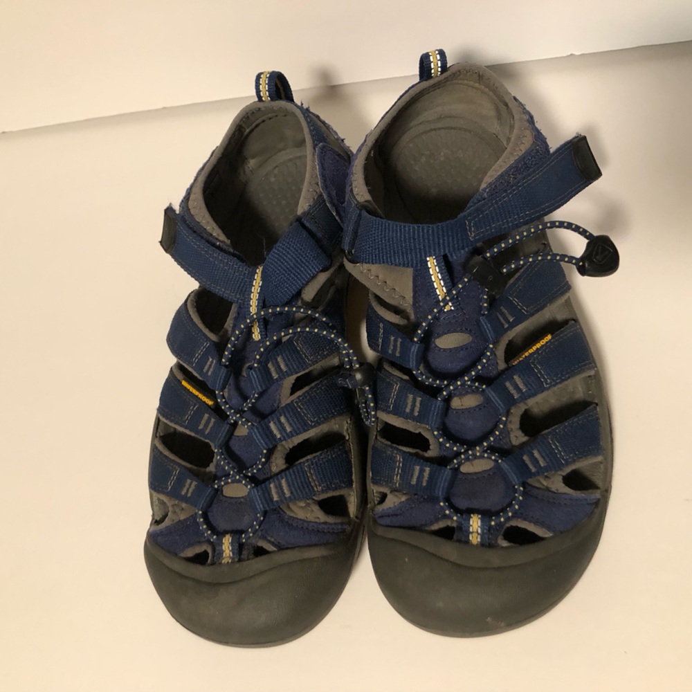 KEEN Newport H2 Big Boy Kids Navy Blue Closed-Toe Hiking Sandals Size 6
